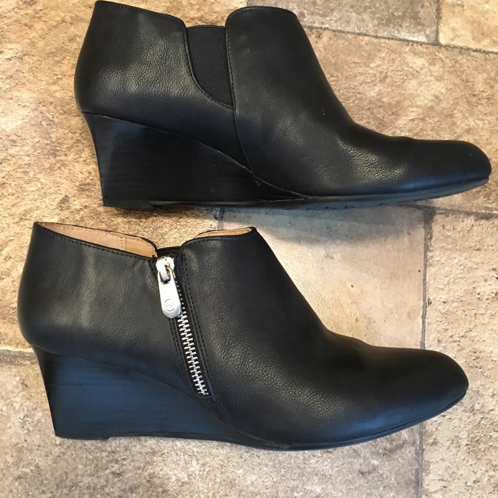 Adrienne Vittadini ladies ankle boots.
